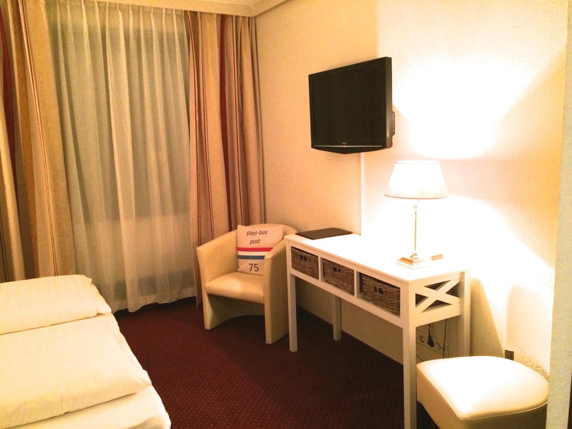 Hotel Waldkur Леер Экстерьер фото