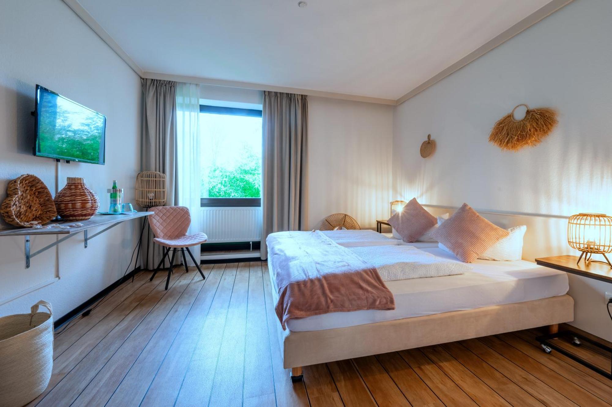 Hotel Waldkur Леер Экстерьер фото